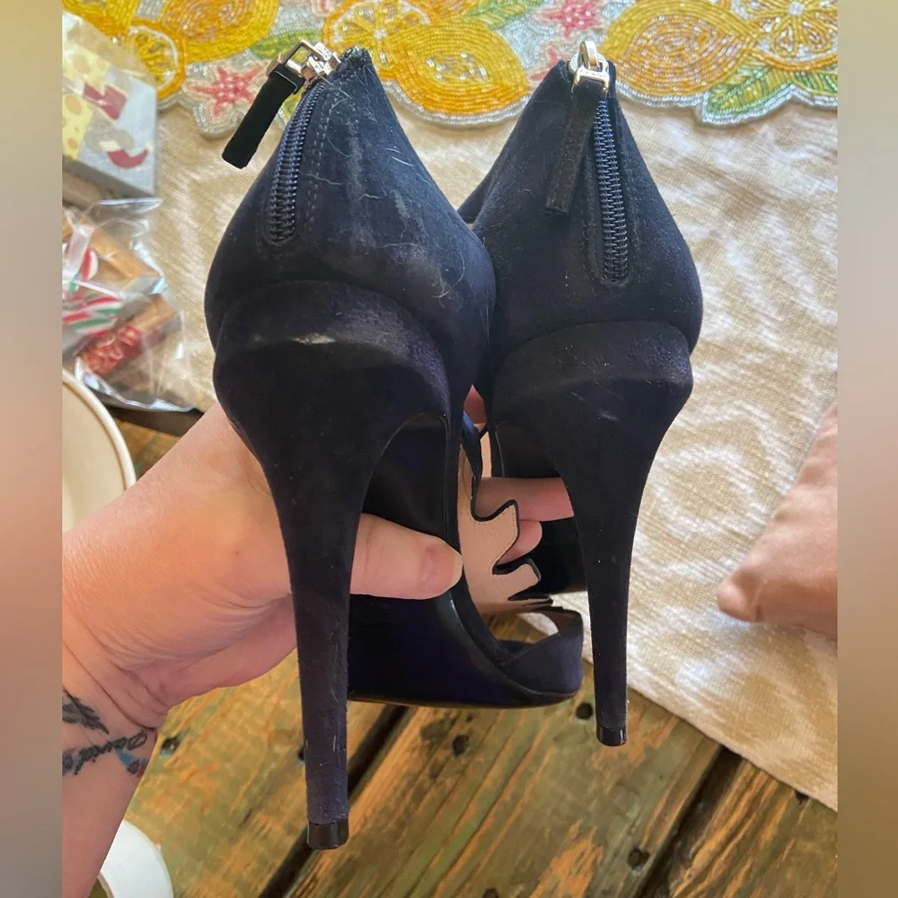 Authentic Fendi Croc-Tail T-Strap Leather Evening Sandal In Navy Leather - Picture 8 of 8